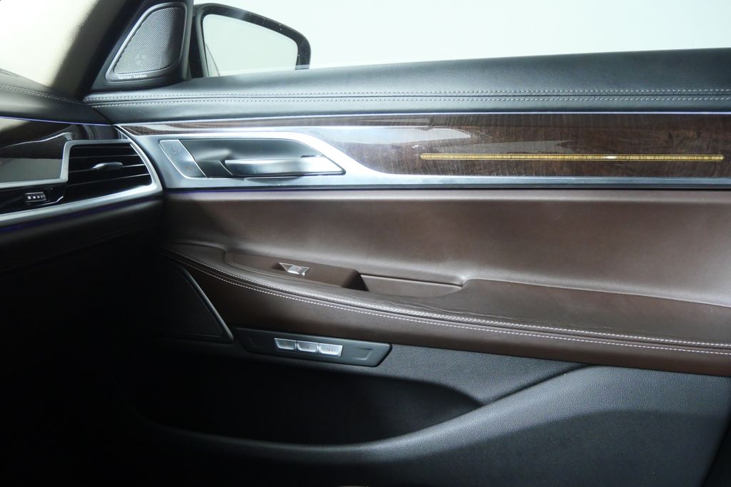 Thumbnail: 2016 BMW 7 Series - 25