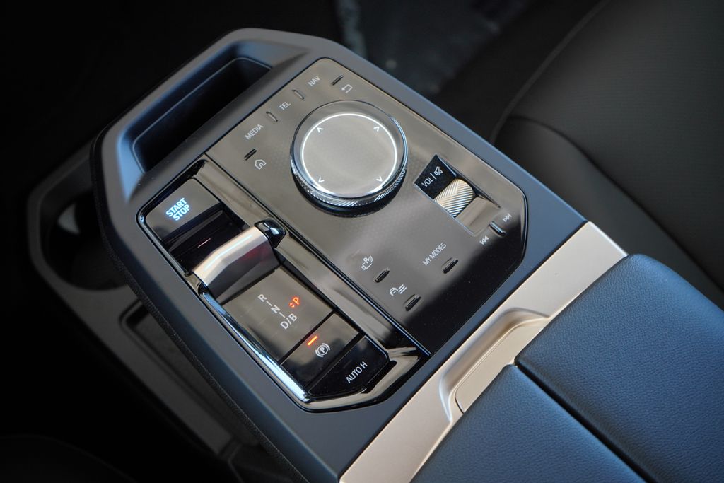 Thumbnail: 2026 BMW iX - 19