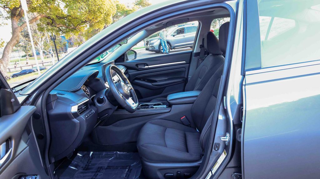 Used 2023 Nissan Altima 2.5 SV 4D Sedan