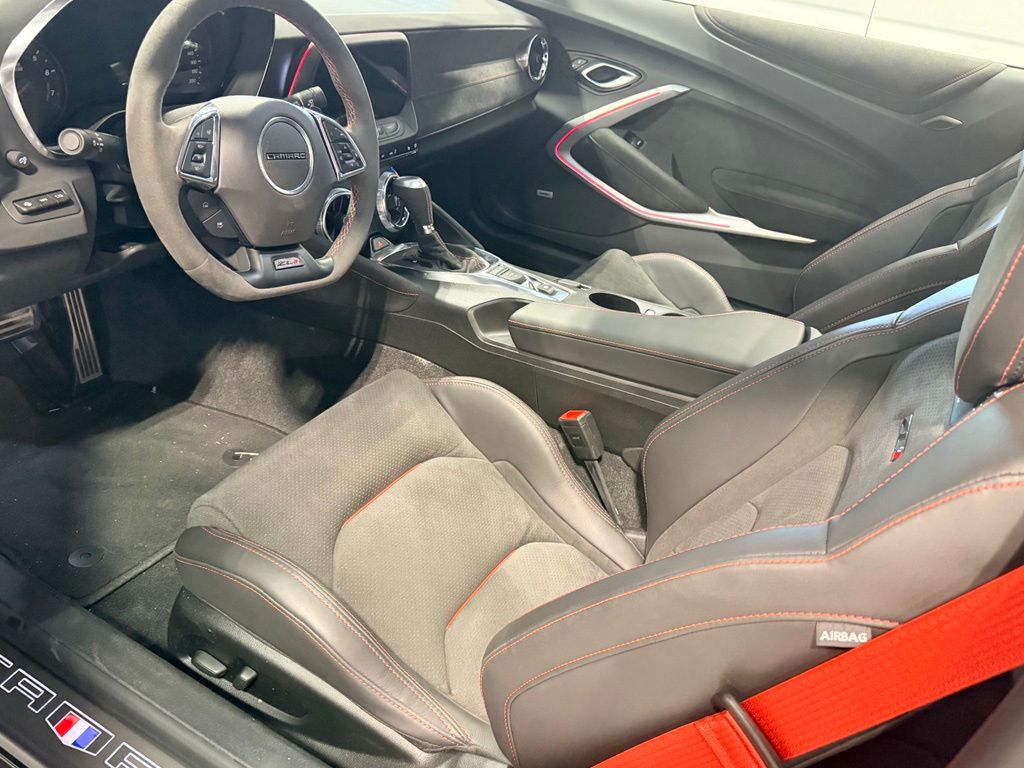 2024 Chevrolet Camaro ZL1 - Image 3