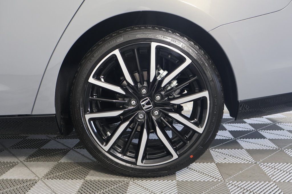 2025 Honda Accord Touring 10