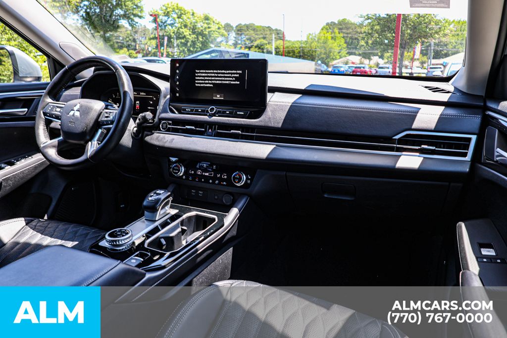 Used 2025 Silver Mitsubishi SEL/MT Certified/7 Seats image 32