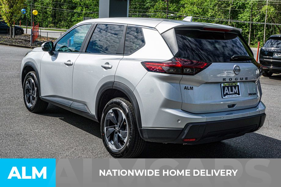 Used 2025 Silver Nissan SV image 5