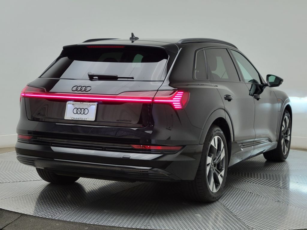 Thumbnail: 2023 Audi e-tron - 5
