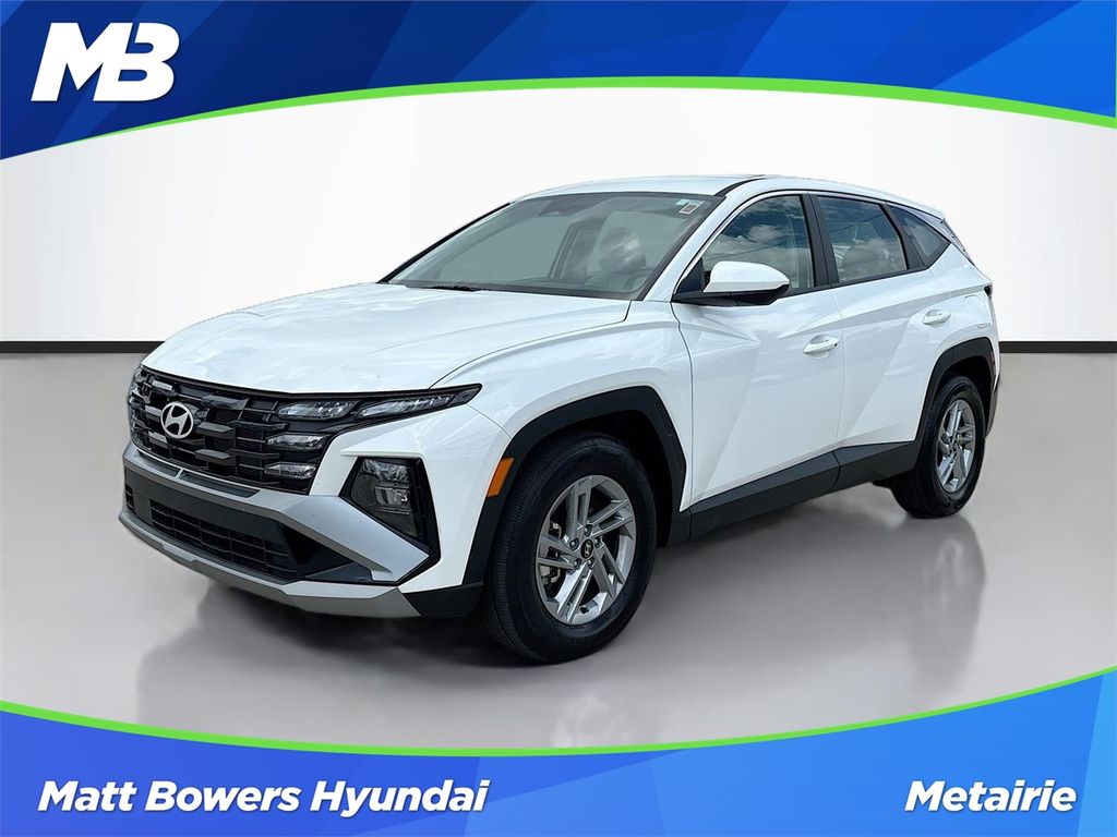 White Pearl 2026 Hyundai Tucson SE FWD SUV / Crossover Front-Wheel Drive 8-Speed Automatic