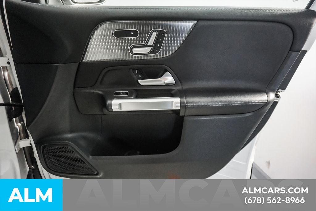Used 2022 White Mercedes-Benz GLB 250 image 45