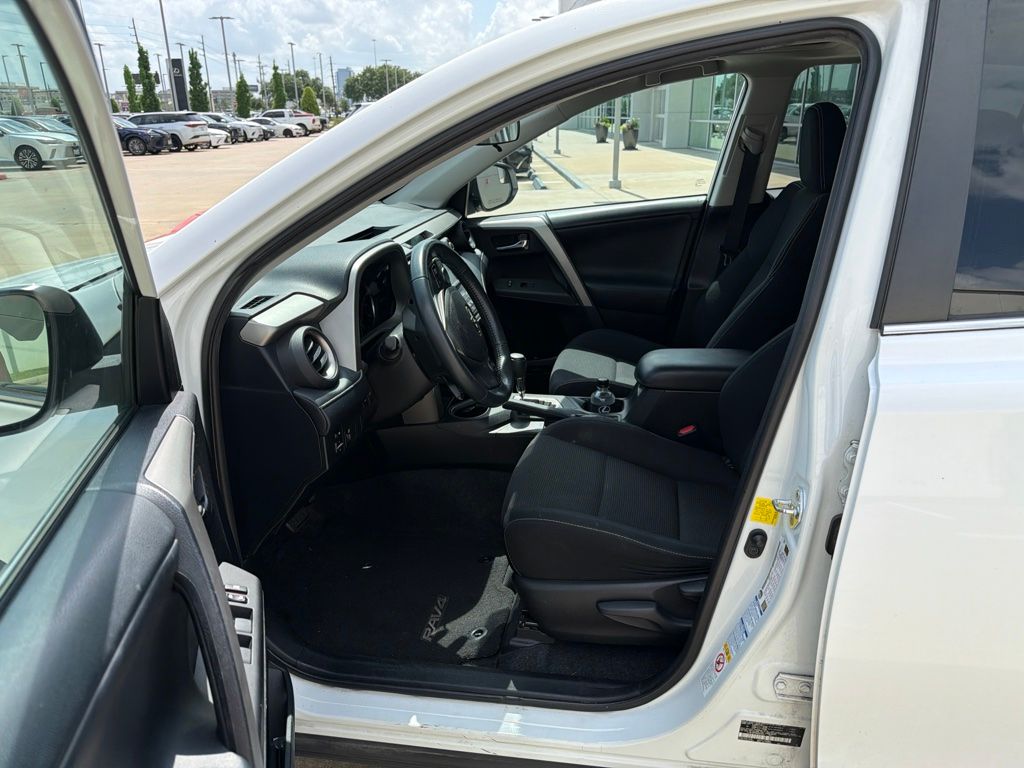 2016 Toyota RAV4 XLE White at Baytown Hyundai