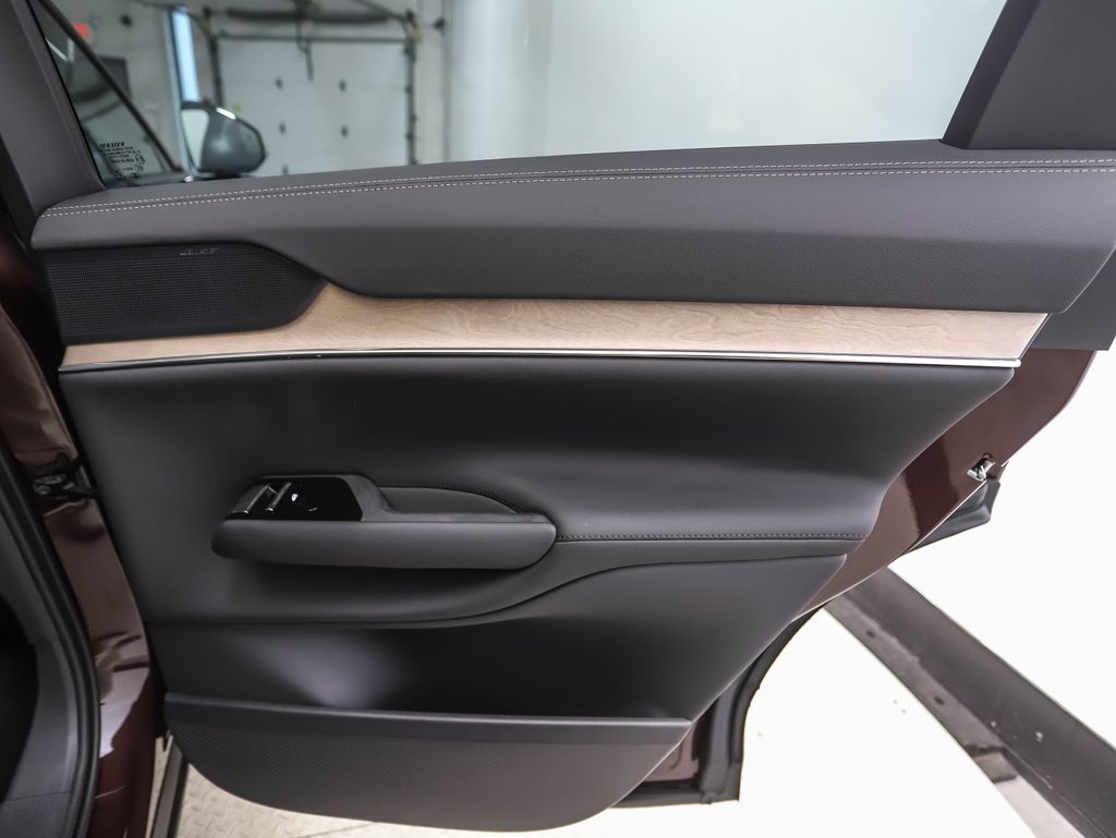 Thumbnail: 2025 Volvo EX90 - 22