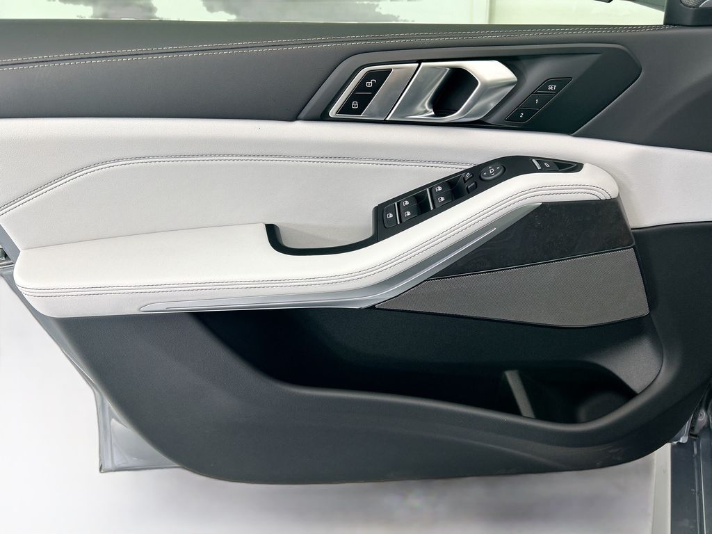 Thumbnail: 2026 BMW X5 - 23