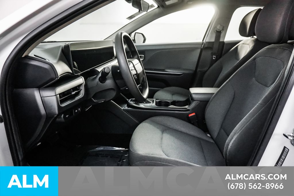 Used 2025 White Kia LXS image 16