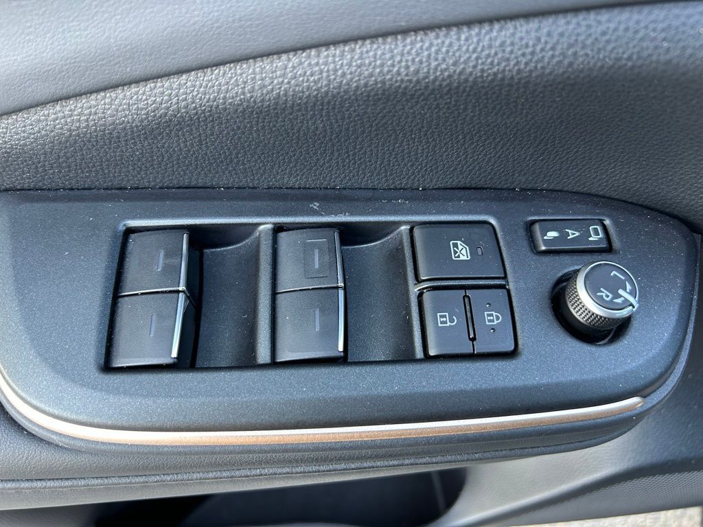 Thumbnail: 2023 Toyota Crown - 17