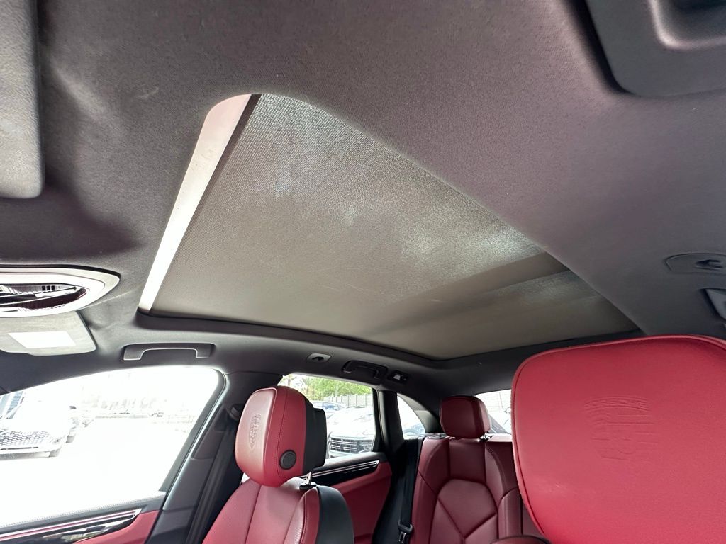 Thumbnail: 2023 Porsche Macan - 26