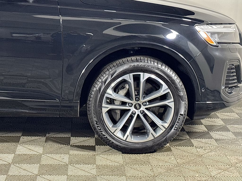 2025 Audi Q7 45 Premium Plus