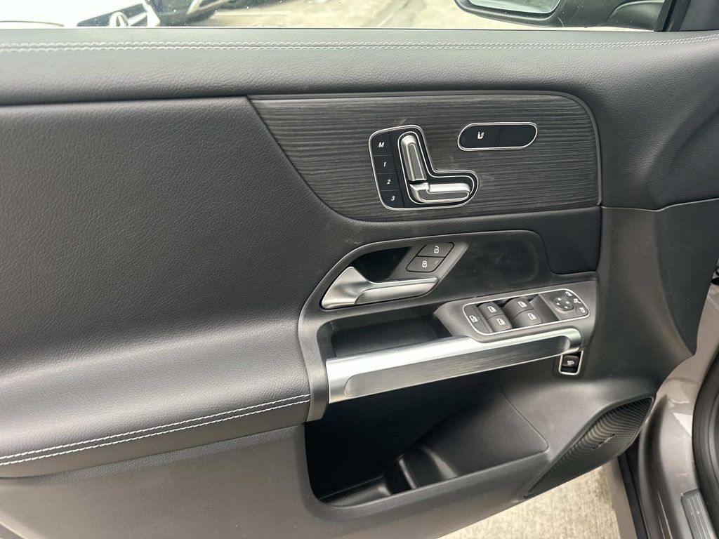 Thumbnail: 2026 Mercedes-Benz GLB - 10