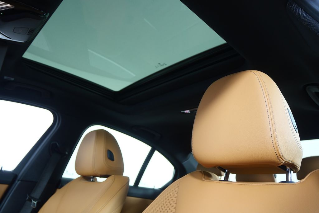 Thumbnail: 2025 BMW 3 Series - 12