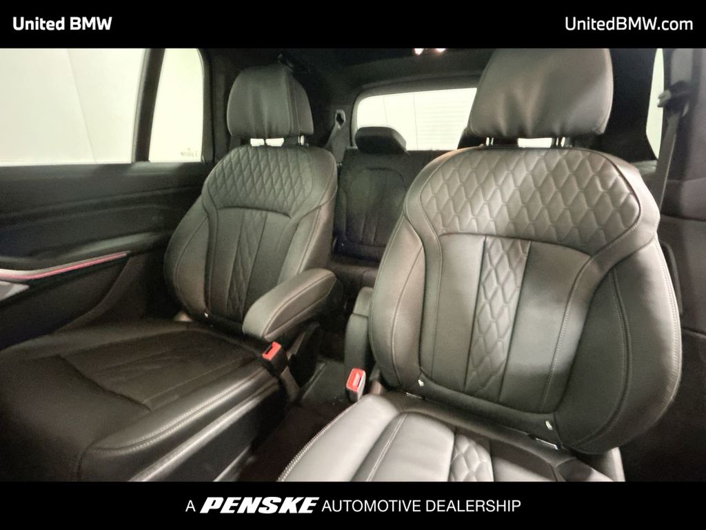 Thumbnail: 2025 BMW X7 - 21