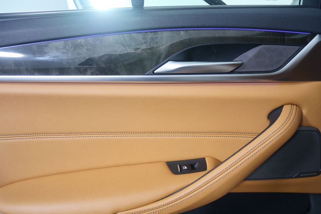 Thumbnail: 2023 BMW 5 Series - 14