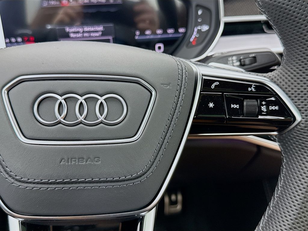 Thumbnail: 2025 Audi S8 - 12