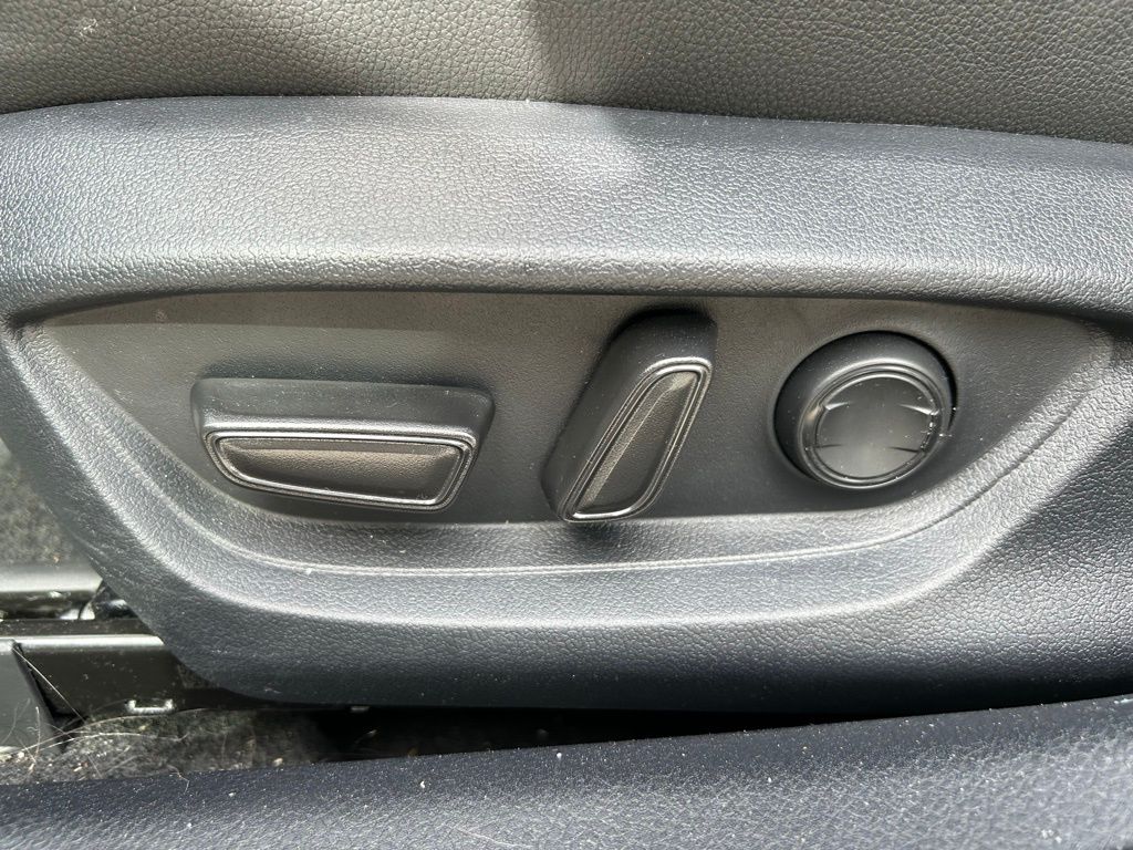 Thumbnail: 2025 Toyota Camry - 15