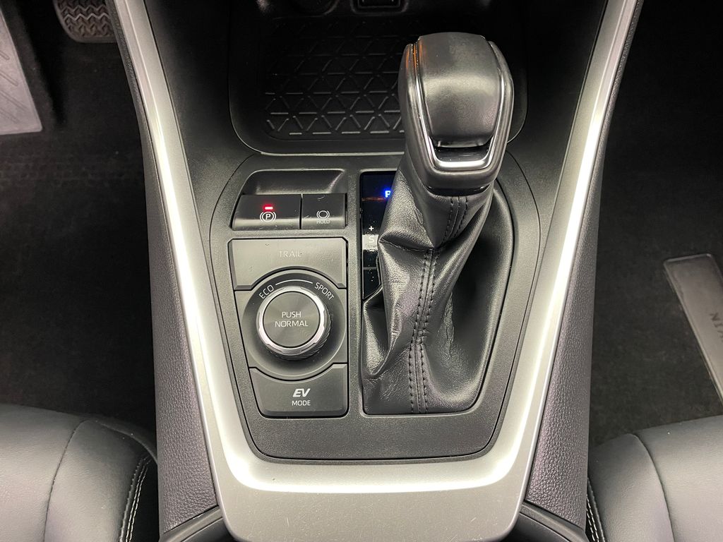 2021 Toyota RAV4 XLE Premium 29