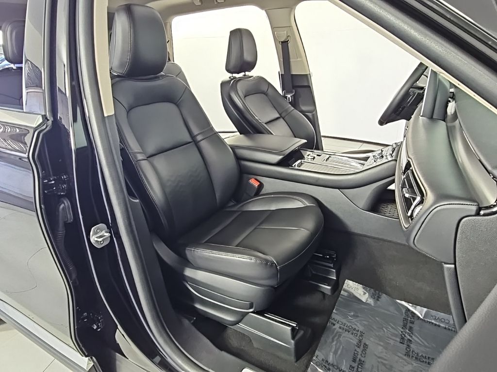 Thumbnail: 2023 Lincoln Aviator - 19