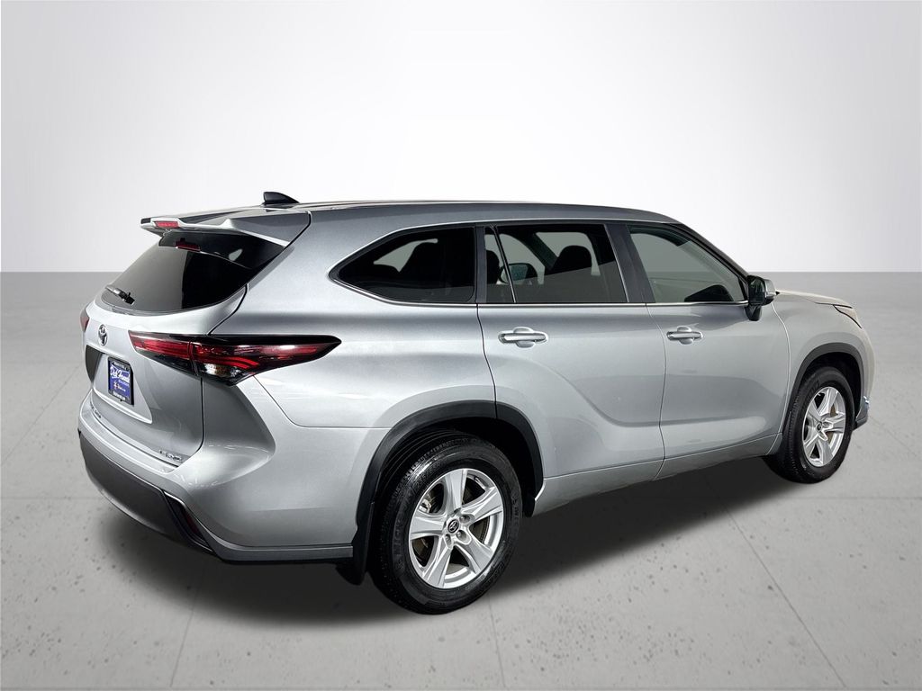 2024 Toyota Highlander LE