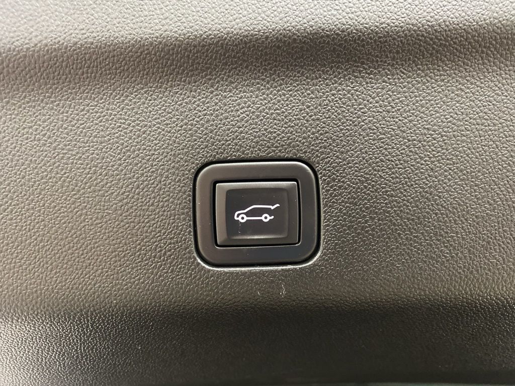 2023 Chevrolet Suburban Premier photo