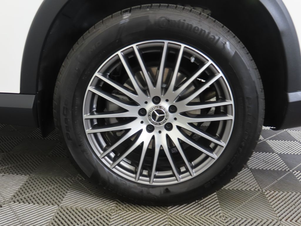 Thumbnail: 2025 Mercedes-Benz GLC - 31