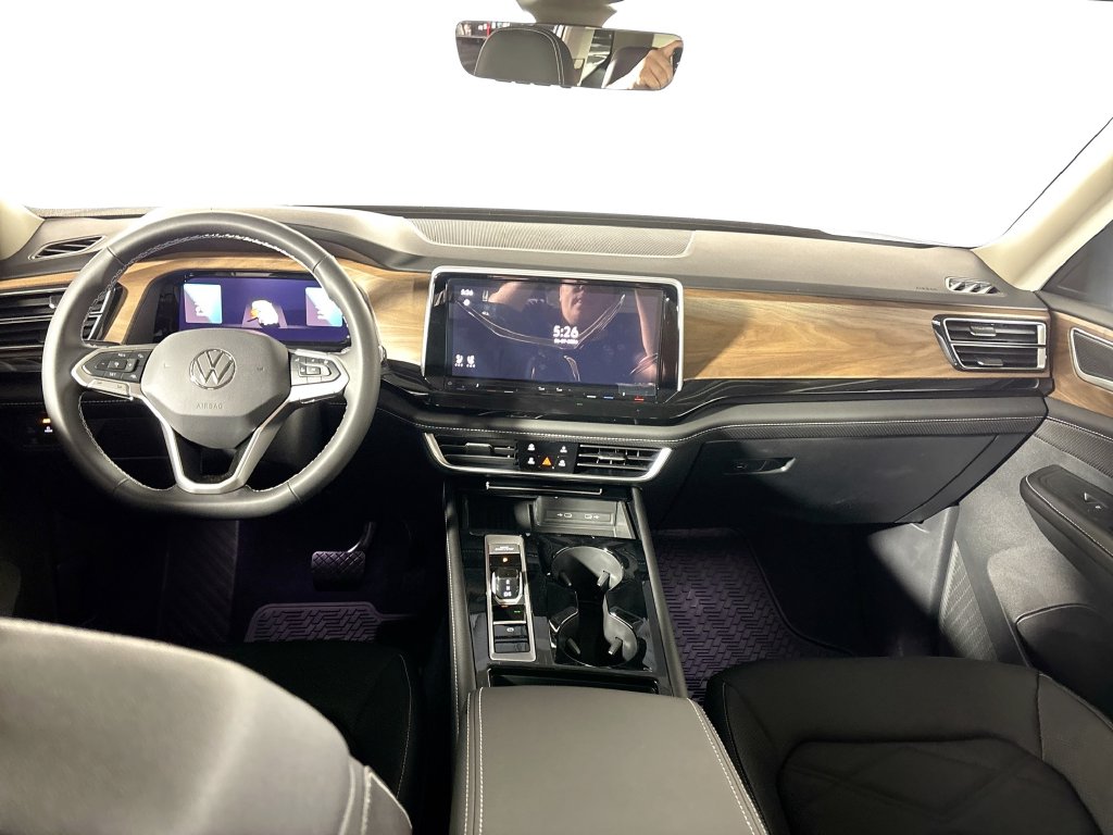 2026 Volkswagen Atlas SE w/Technology