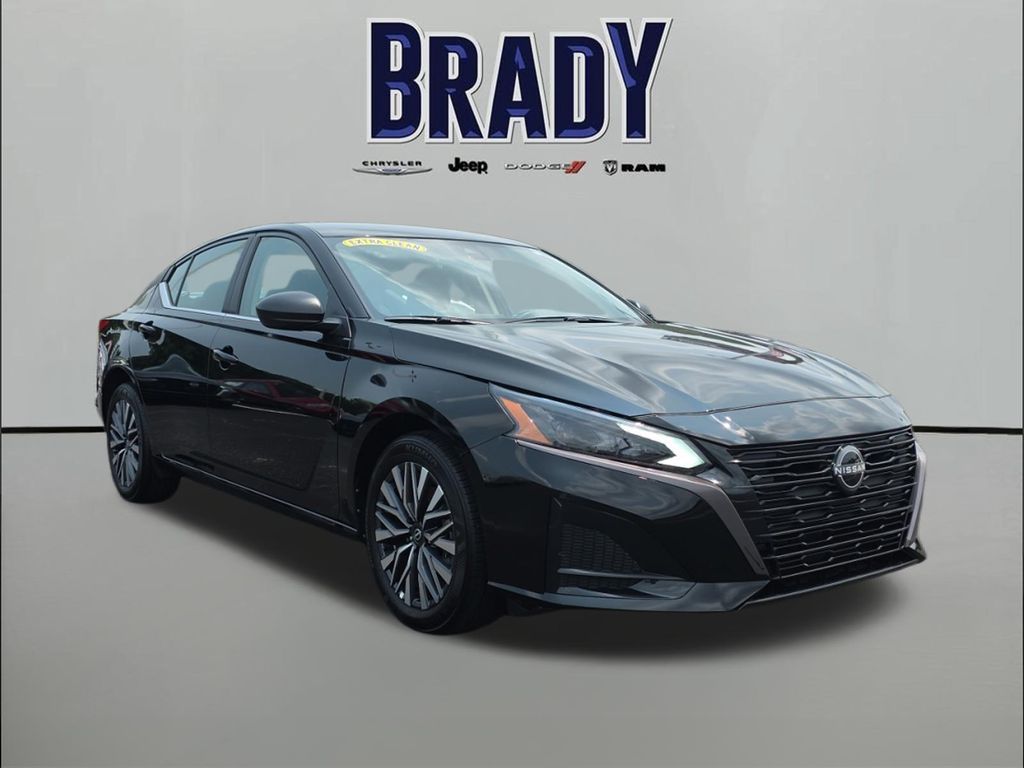 Super Black Clearcoat 2026 Nissan Altima Sedan All-Wheel Drive Continuously Variable Transmission