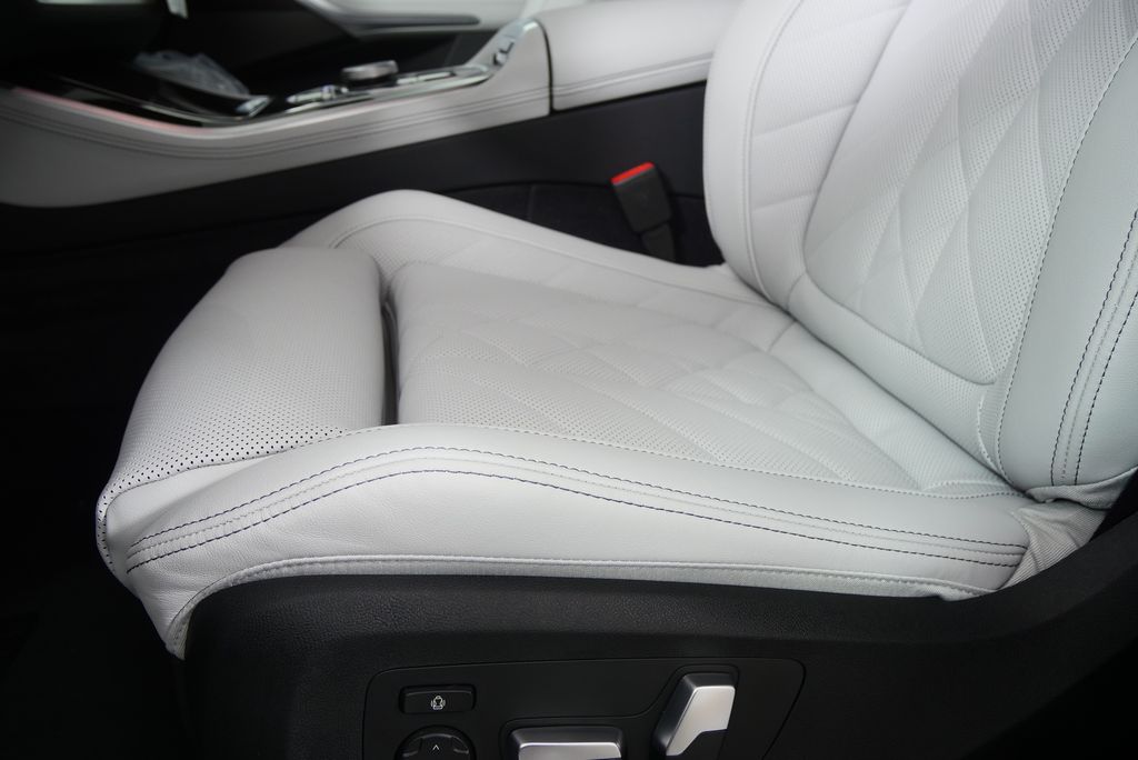 Thumbnail: 2026 BMW X5 - 9