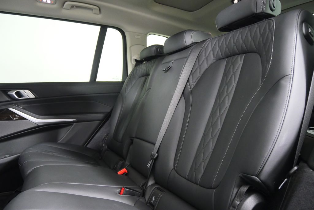 Thumbnail: 2024 BMW X7 - 16