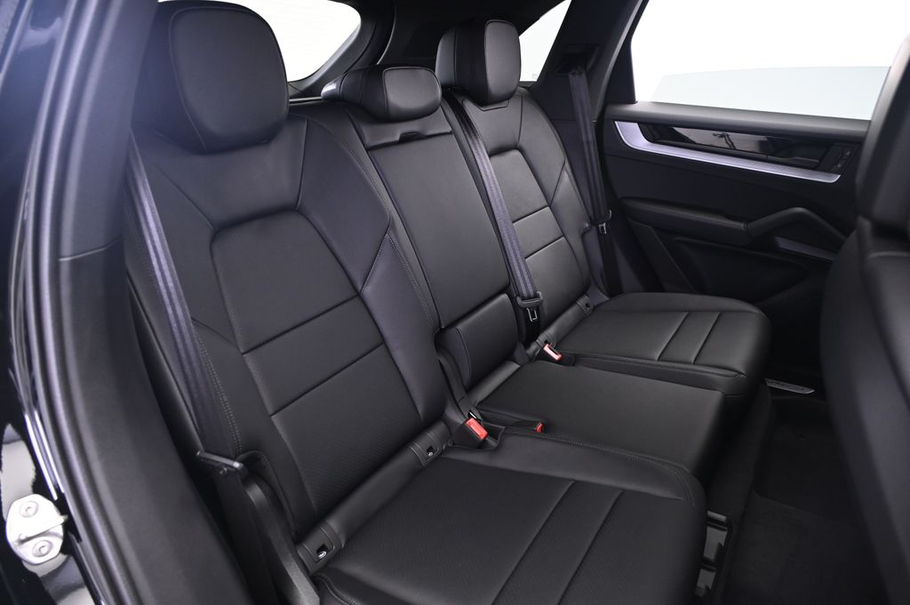 Thumbnail: 2025 Porsche Cayenne - 19