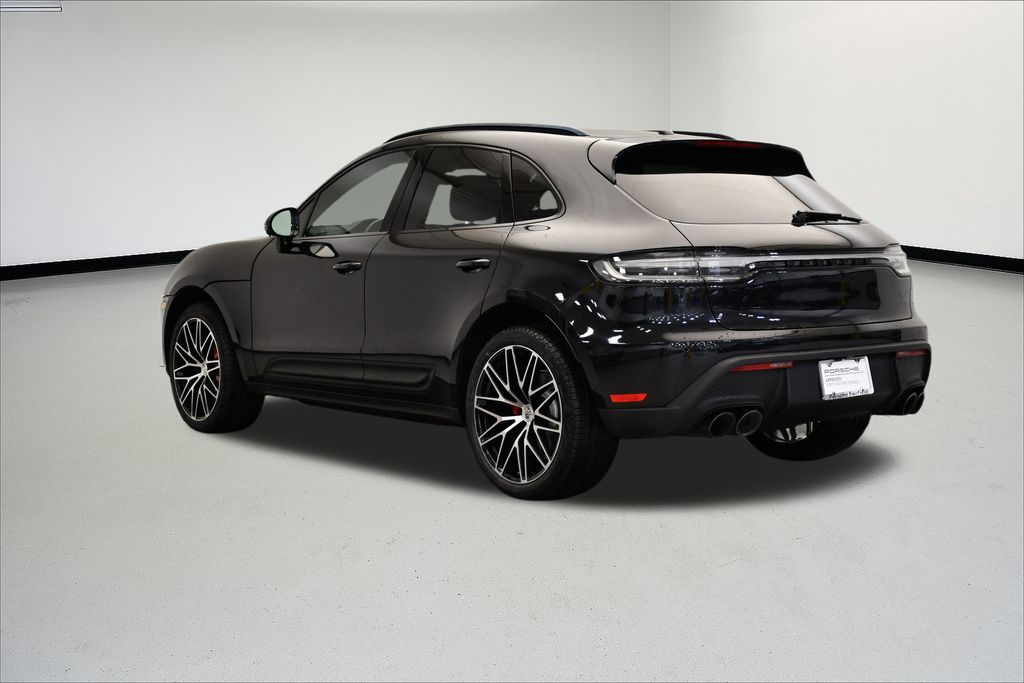 Thumbnail: 2023 Porsche Macan - 3