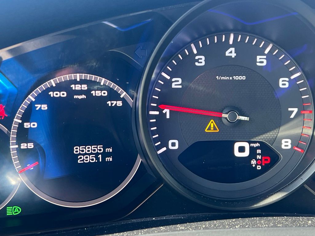 Used 2019  Porsche Base image 13