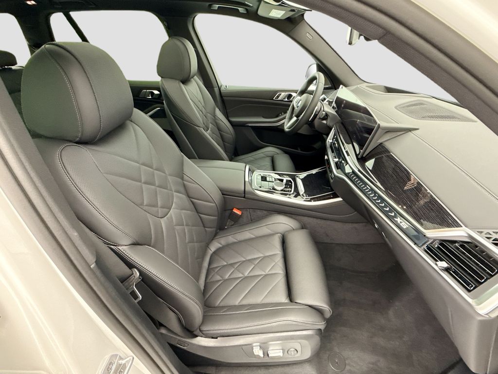 Thumbnail: 2026 BMW X5 - 19