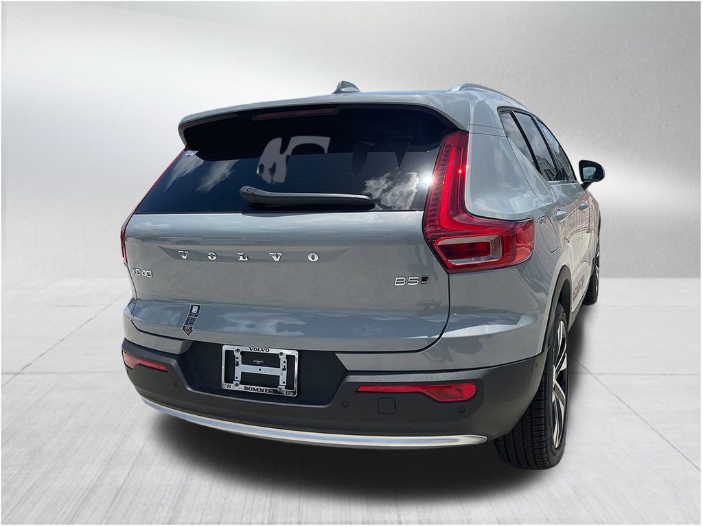 2025 Volvo XC40 B5 Plus Bright Theme photo