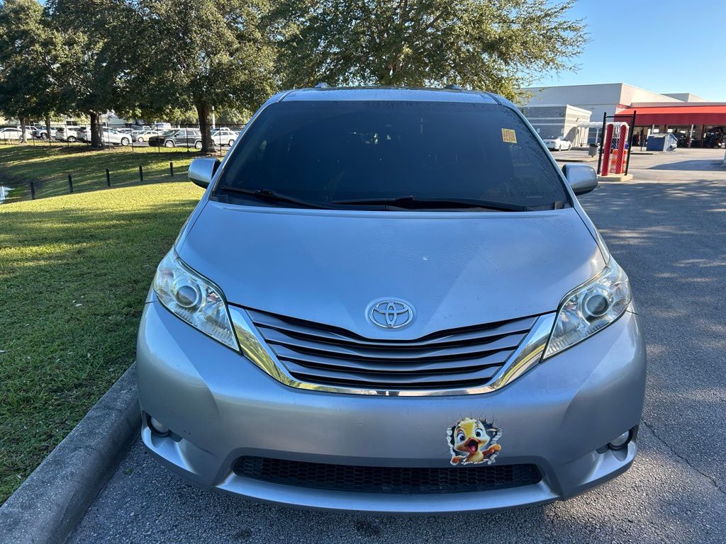 Thumbnail: 2017 Toyota Sienna - 8
