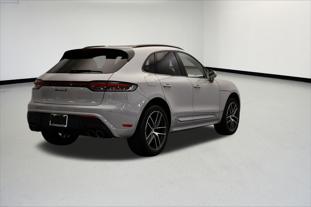 Thumbnail: 2026 Porsche Macan - 7