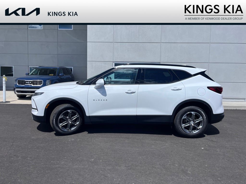 Summit White 2024 Chevrolet Blazer SUV / Crossover Front-Wheel Drive 9-Speed Automatic Overdrive
