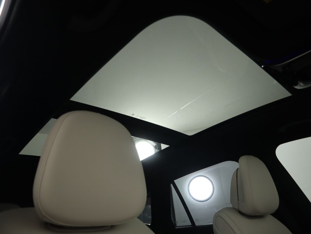 Used 2026 Silver Mercedes-Benz GLC 300 image 20
