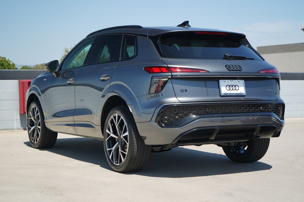 Thumbnail: 2026 Audi Q3 - 4