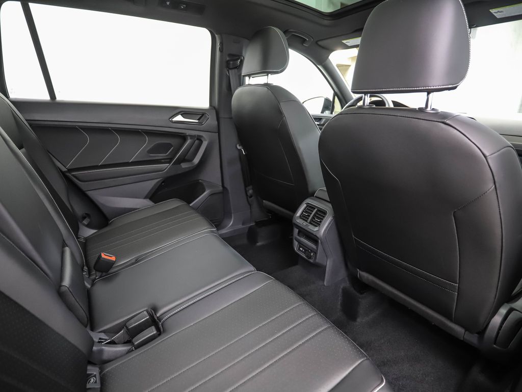Thumbnail: 2022 Volkswagen Tiguan - 25