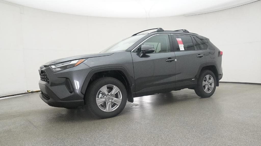 2025 Toyota RAV4 XLE 3