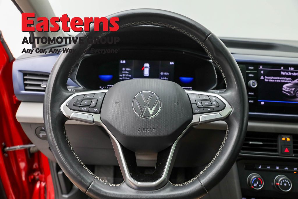Used 2022 Red Volkswagen 1.5T SE image 10