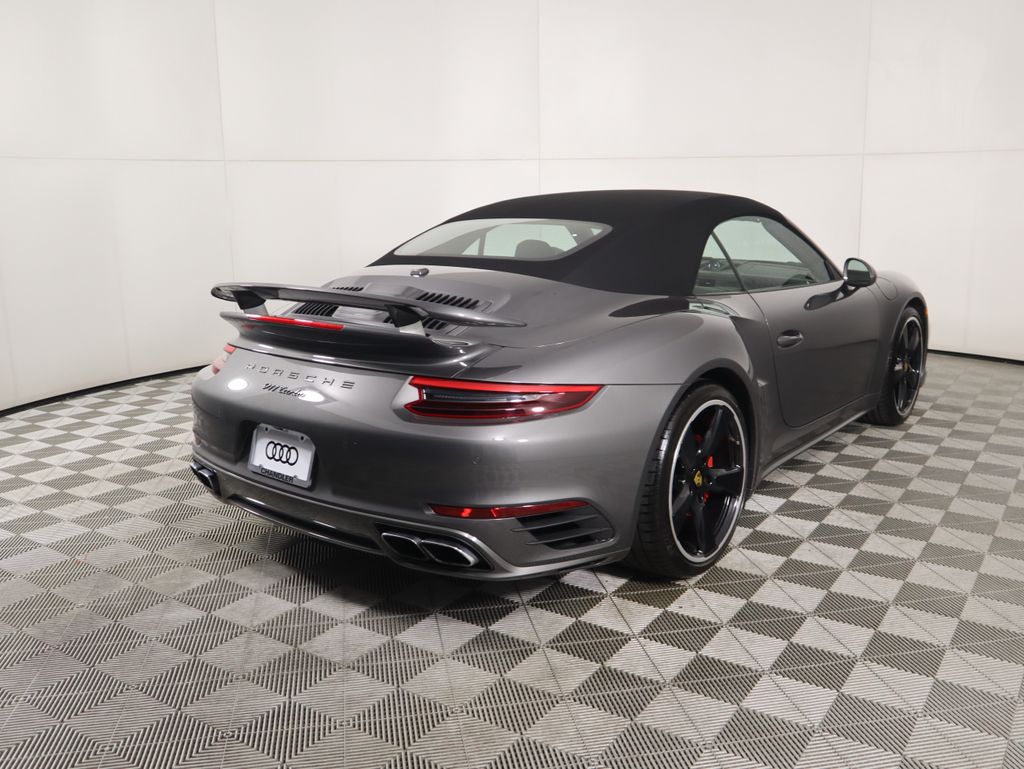 Thumbnail: 2017 Porsche 911 - 13