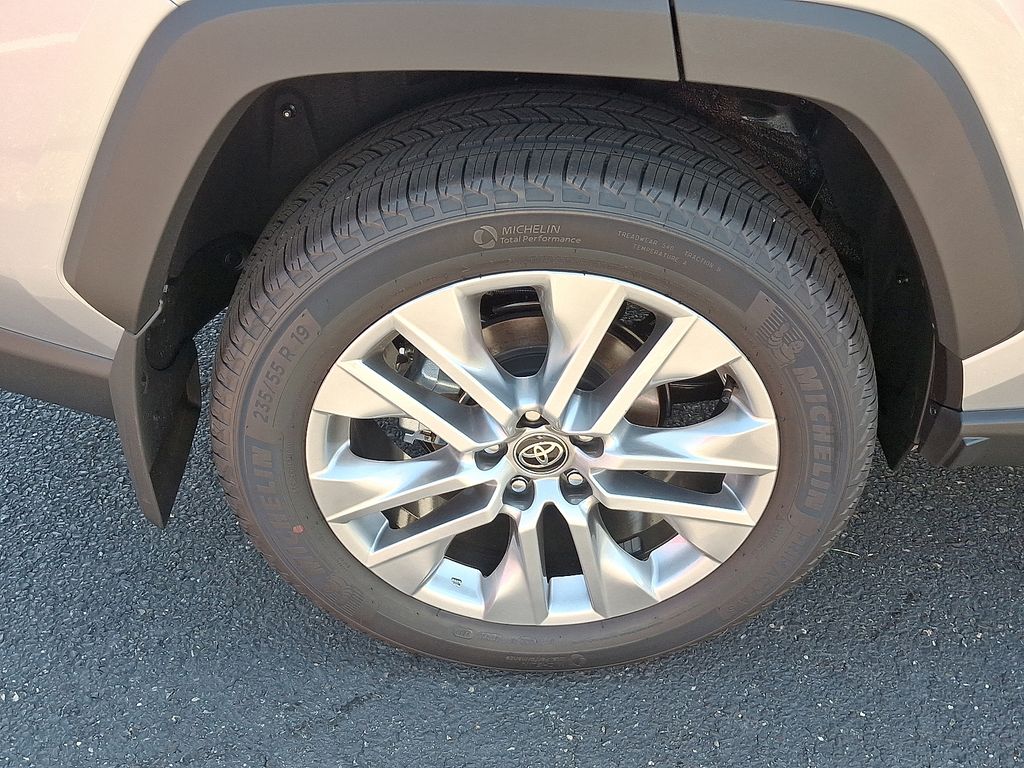 Thumbnail: 2025 Toyota RAV4 - 8
