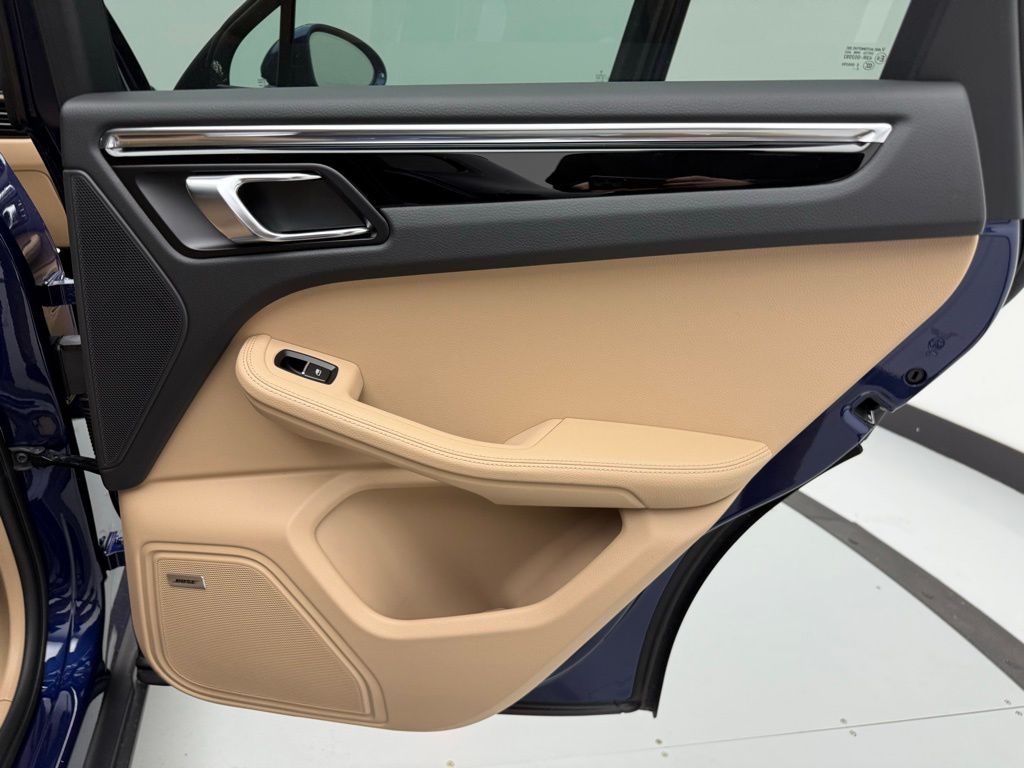 Thumbnail: 2026 Porsche Macan - 30