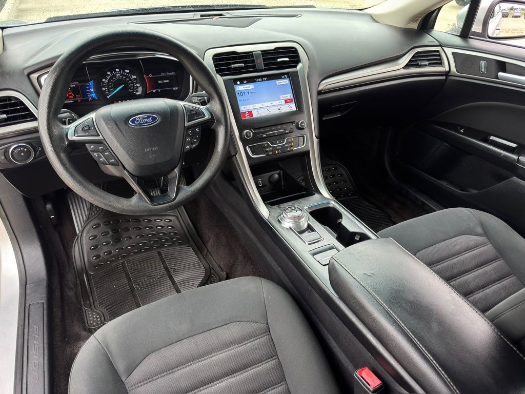 2017 Ford Fusion SE - 2