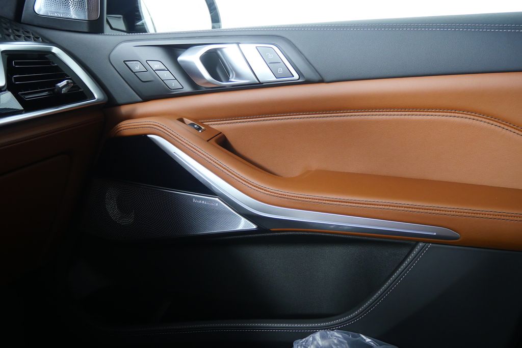 2026 BMW X7 Alpina XB7 32